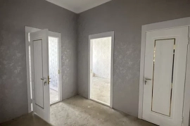 Sotaman, Назарбекда жойлашган 2 хонали квартира сотилади.