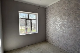 Sotaman, Назарбекда жойлашган 2 хонали квартира сотилади.