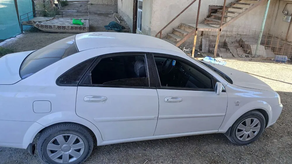 Lasetti avto mashinasi sotiladi...