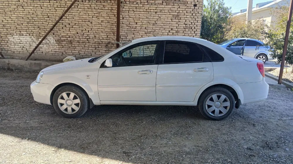 Lasetti avto mashinasi sotiladi...