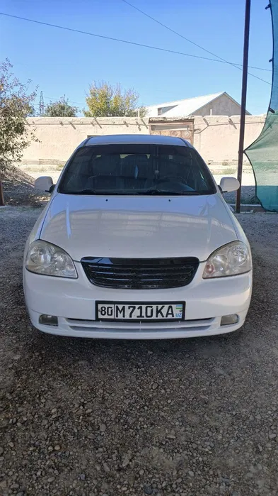 Lasetti avto mashinasi sotiladi...