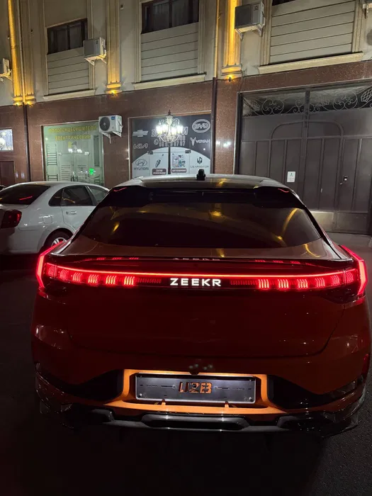 Продаю Zeekr 001 Z 