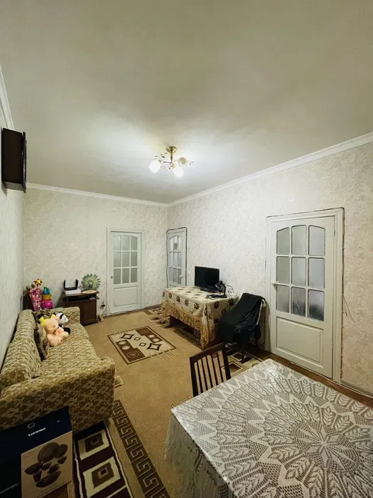 Кадышева 1 этаж 2 комнатная