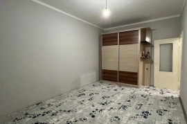 Sotaman, Продаётся 2 комнатная квартира Мирзо Улугбекски Налог!