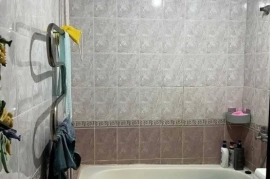 Продам, Срочно 2 комнатная квартира на Максим Горьком