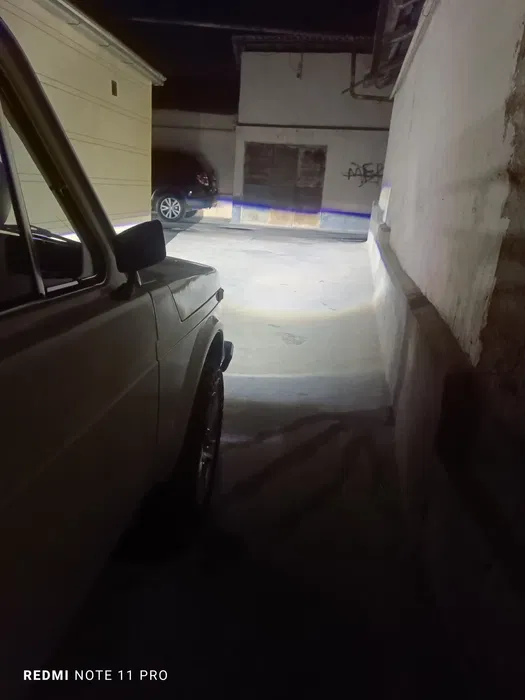 Совет давридан қолган НИВА 2121 русумли автомашина мукаммал ҳолатда.