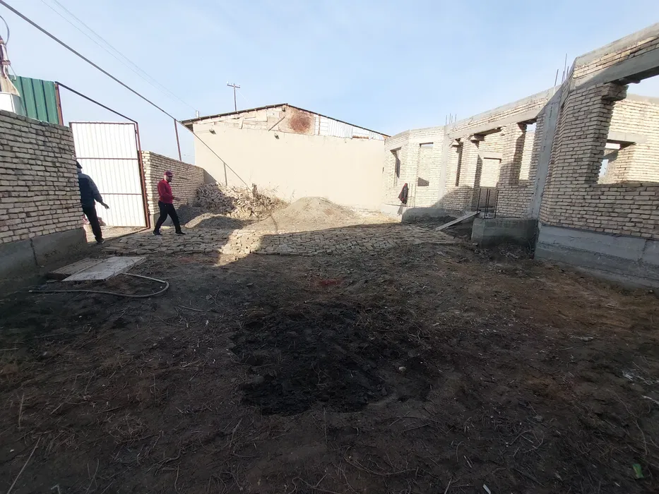  5-микрорайон, Эски ғишт заводидан қурилиши тугалланмаган ер участкаси
