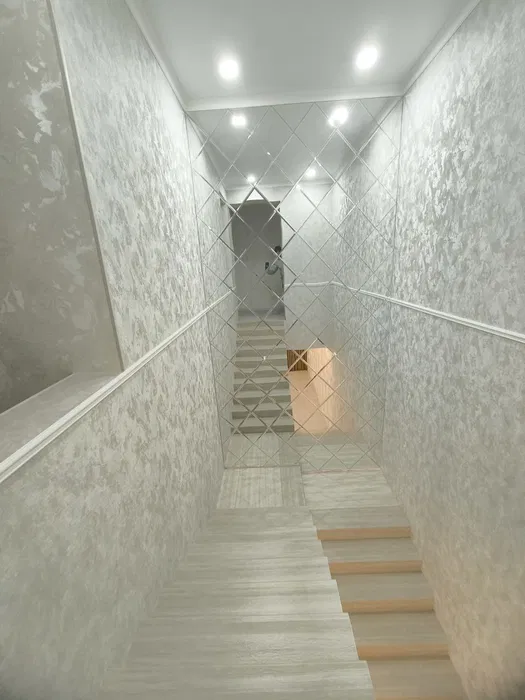 Лимонад. 2,5 сотих эр участкаси бўлган уй сотилади. 2 қаватли уй.