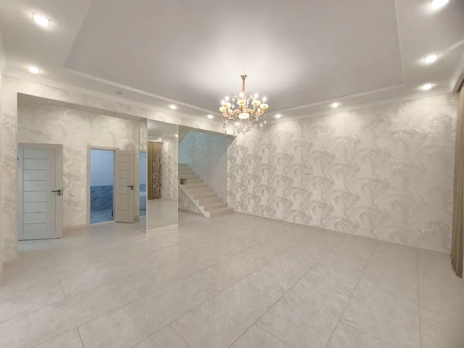 Лимонад. 2,5 сотих эр участкаси бўлган уй сотилади. 2 қаватли уй.