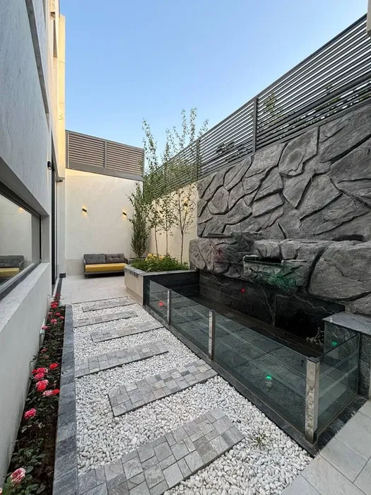 Район: Мирзо-Улугбекский Ориентир: Центр Луначарского Участок: 2 сотк