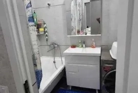 Продам, Parkent plaza 3хонали зор нархда шошилин кадастр бор Паркентский 81м2;