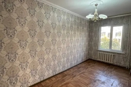 Продам, Юнусобод 8 квартал 4в5 5/3/4