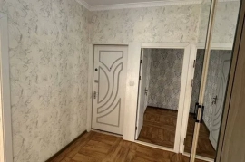 Продам, Юнусобод 8 квартал 4в5 5/3/4