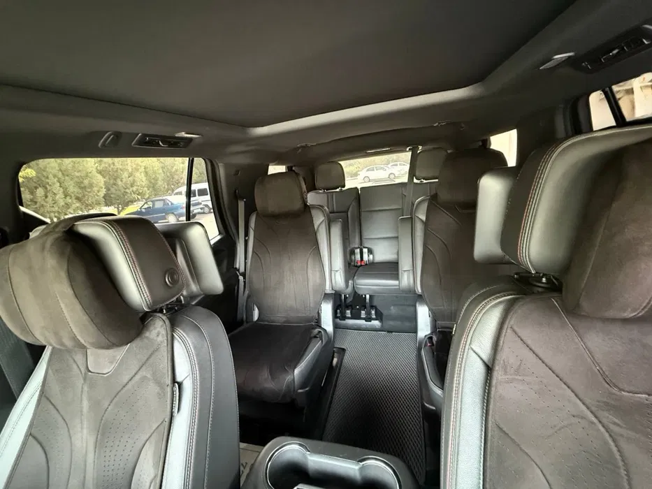 Chevrolet Tahoe RST 2023 год