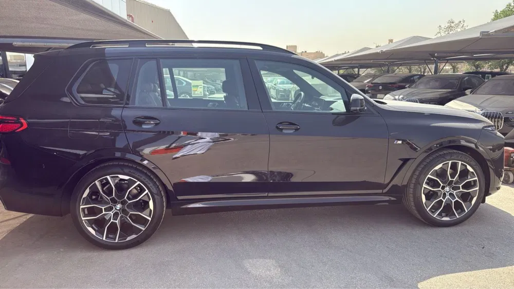 BMW X7 xDrive 40i 2025 individual