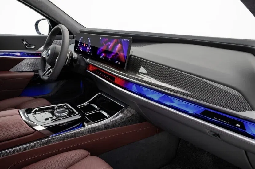 BMW 740i 2023 год