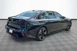 Продам, BMW 740i 2023 год