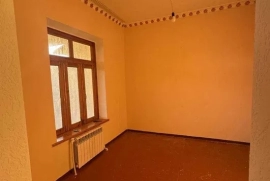 Продам, 5 хона 8 сотокдан иборат булган ховли сотилмокда + 6подвал