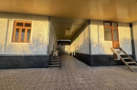 Продам, 5 хона 8 сотокдан иборат булган ховли сотилмокда + 6подвал