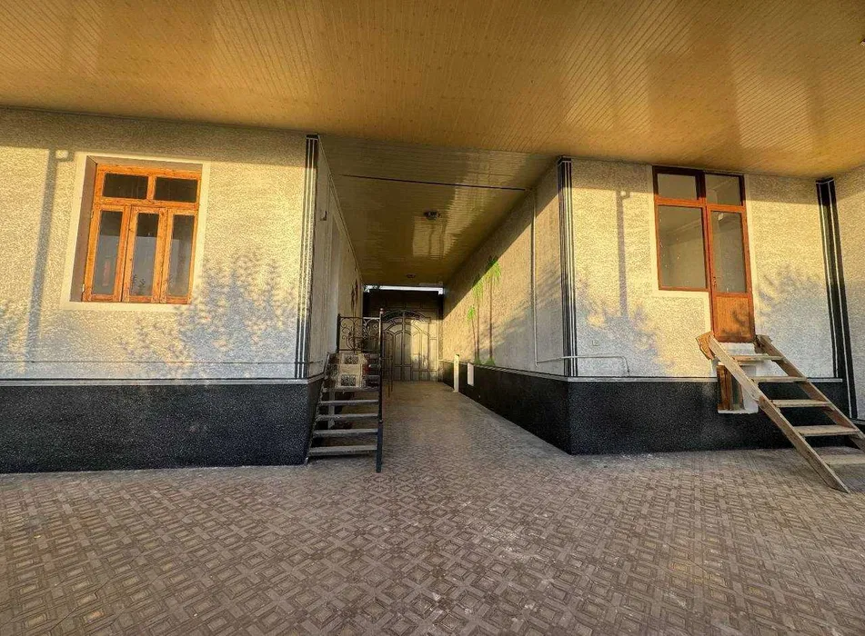 5 хона 8 сотокдан иборат булган ховли сотилмокда + 6подвал