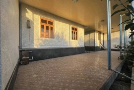 Продам, 5 хона 8 сотокдан иборат булган ховли сотилмокда + 6подвал