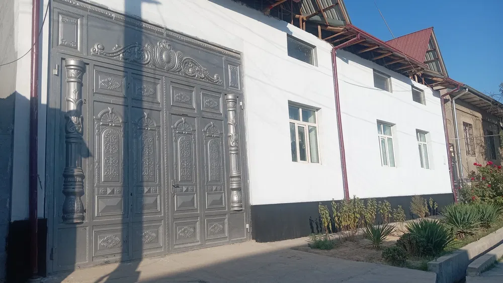 Uy sotiladi 10 sotiq