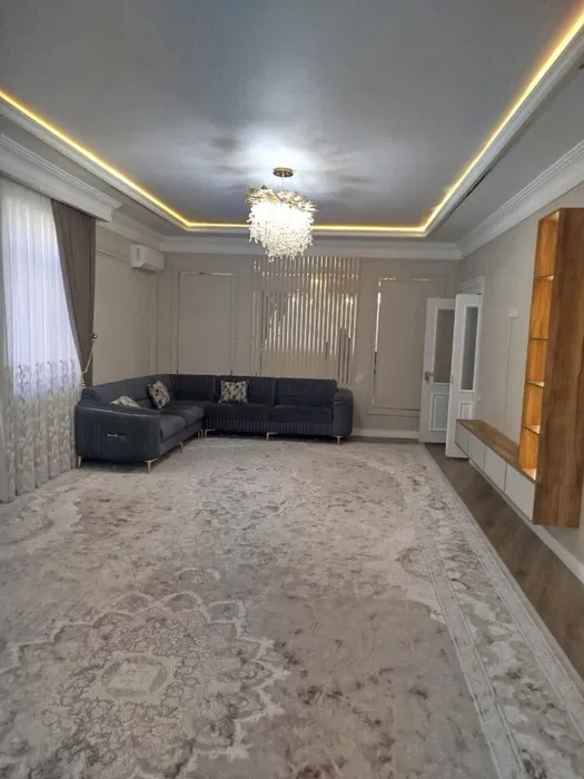 3 xonali kvartira sotiladi