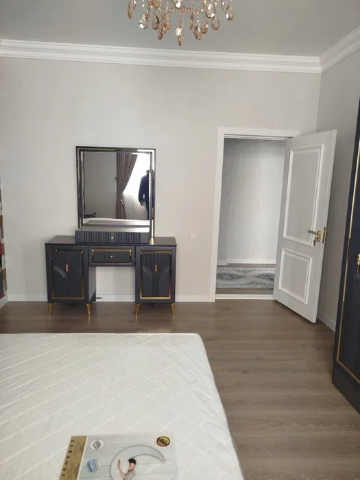 3 xonali kvartira sotiladi