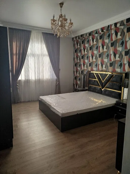 3 xonali kvartira sotiladi