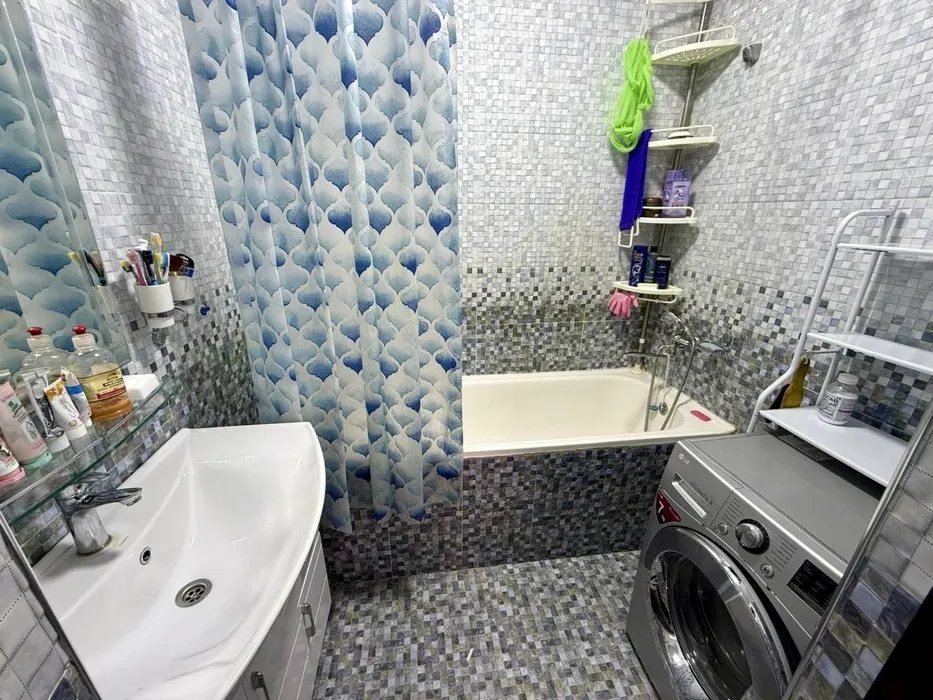 10 худуд 3 хонали уйи сотилади, мебель билан