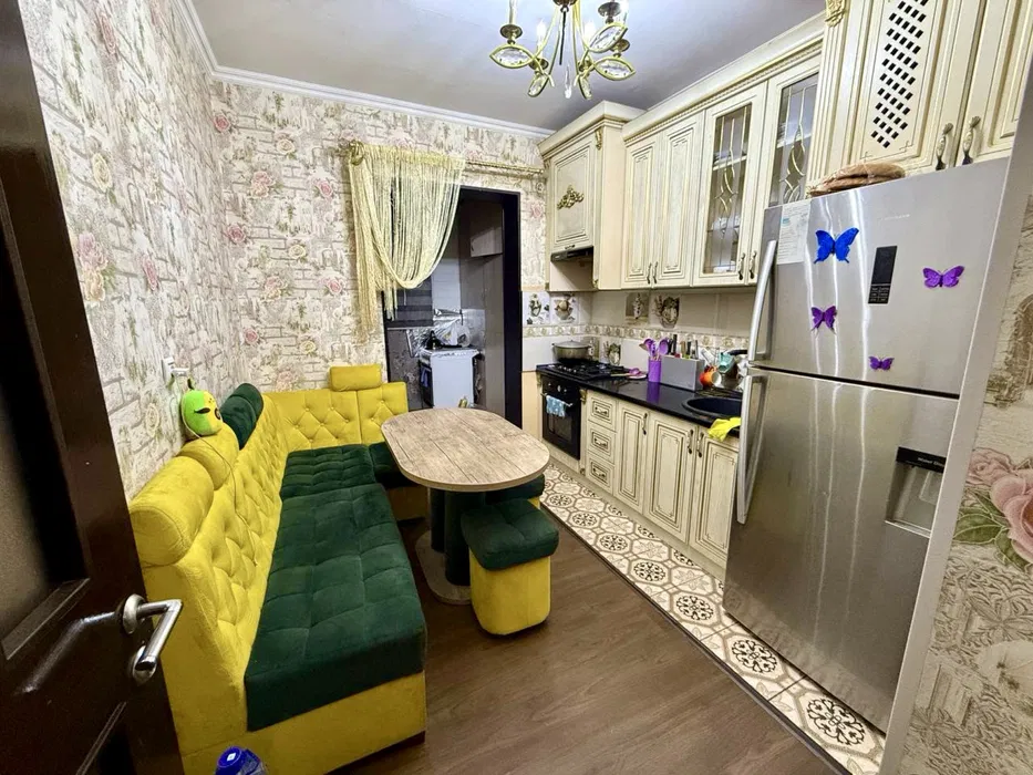 10 худуд 3 хонали уйи сотилади, мебель билан