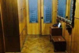 Sotaman, Продается на ул.С.Азимова(кафе Студио) 4/4/5 спецплан