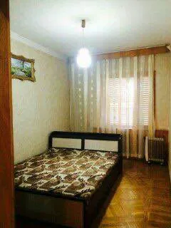 Продается на ул.С.Азимова(кафе Студио) 4/4/5 спецплан