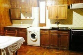 Sotaman, Продается на ул.С.Азимова(кафе Студио) 4/4/5 спецплан