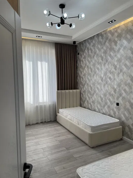 СВОЯ, Срочно продается евролюкс 3/4/7 100 кв.м на паркентском!