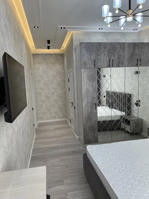 СВОЯ, Срочно продается евролюкс 3/4/7 100 кв.м на паркентском!