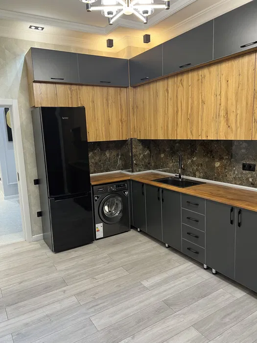 СВОЯ, Срочно продается евролюкс 3/4/7 100 кв.м на паркентском!