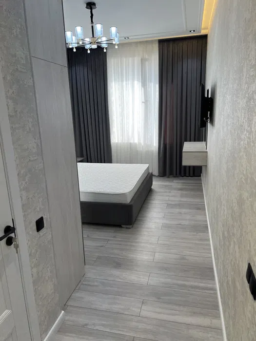 СВОЯ, Срочно продается евролюкс 3/4/7 100 кв.м на паркентском!