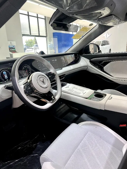 Voyah Free 318 km NALICHI BOR 3yil garantiya