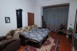 Sotaman, Продается 2-х комнатная Квартира на 3 ем этаже 3 х этажного дома