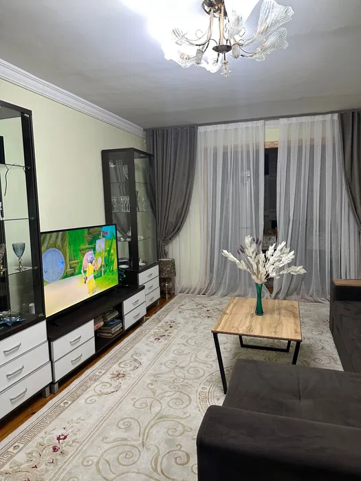 Продам свою 4-комнатую квартиру на м. Новза (4/4/5)