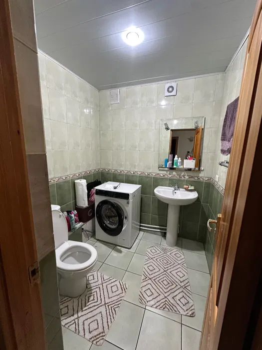 Продам свою 4-комнатую квартиру на м. Новза (4/4/5)