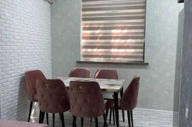 Продам, Ц-4, Алайский 2/2/4 Площадь