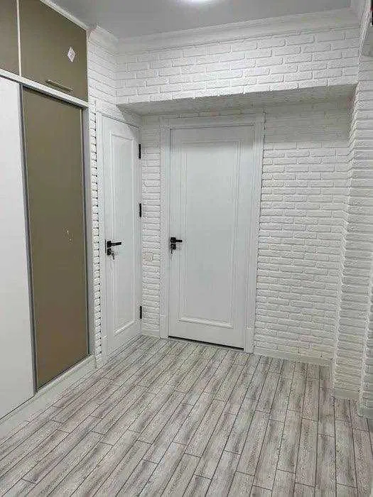 Ц-4, Алайский 2/2/4 Площадь