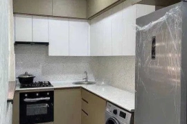 Продам, Ц-4, Алайский 2/2/4 Площадь