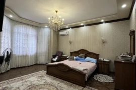 Продам, МедГородок 7.7 сот 8 хона Евроремонт 2 этаж 3 уровен ор: Урология