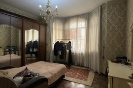 Продам, МедГородок 7.7 сот 8 хона Евроремонт 2 этаж 3 уровен ор: Урология