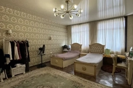 Продам, МедГородок 7.7 сот 8 хона Евроремонт 2 этаж 3 уровен ор: Урология