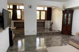 Продам, на: Ц-4 Юнусабадский район Ор.р: Кафе Бухара