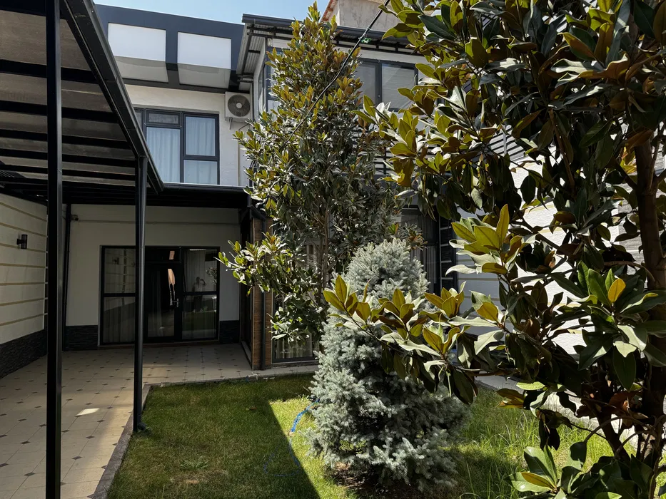 Дом Hi-Teck на участке 3.2 сот, Ул.Циолковского , можно на 2 семьи!